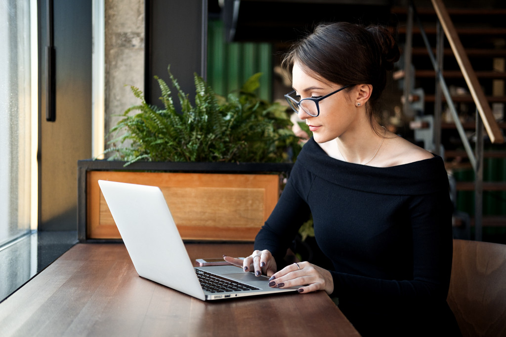 woman working on her laptop