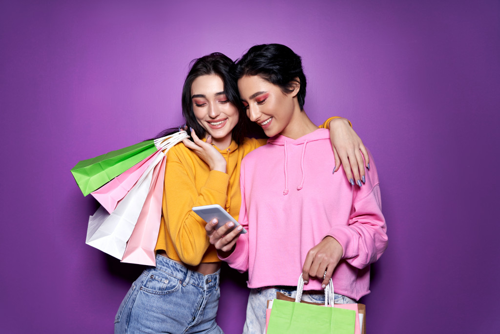 2 woman with shopping bags